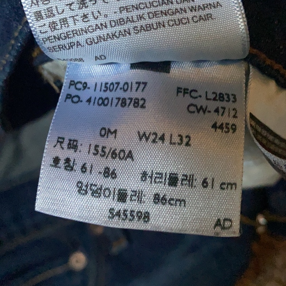 -Low Rise Levi’s - Picture 7 of 7